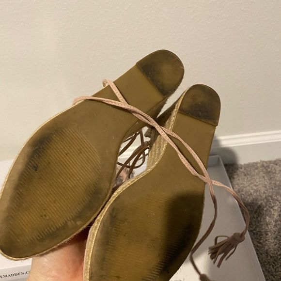 Steve Madden lace up wedge - Picture 5 of 7
